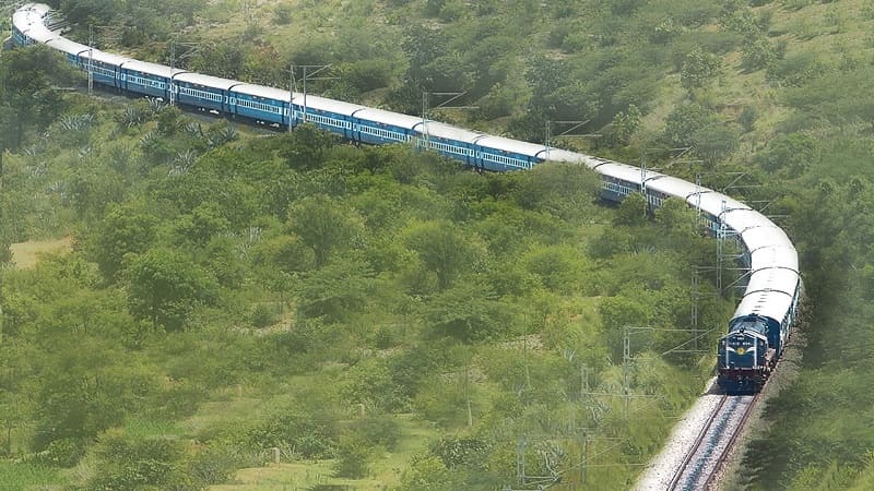 भारतीय रेलवे सबसे लंबी ट्रेन - विवेक एक्सप्रेस