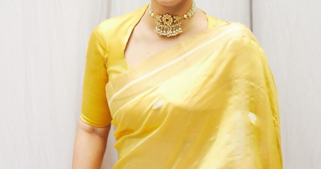 Kajol Pics: पीले रंग की साड़ी में काजोल ने फ्लॉन्ट किया हॉट फिगर, मुस्कान के दीवाने हैं अजय देवगन