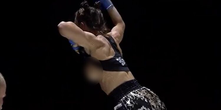 जीत की खुशी में बेहोश हुईं महिला बॉक्सर, टी-शर्ट उठाकर दिखाया अपना प्राइवेट पार्ट  वीडियो वायरल