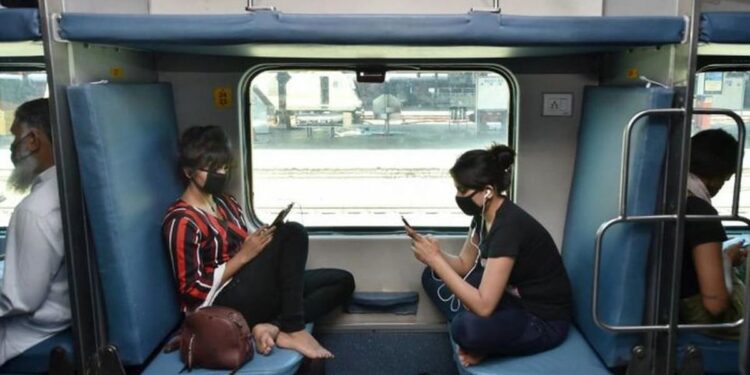भारतीय रेलवे में शौचालय के पास सीटों की बुकिंग से कैसे बचें