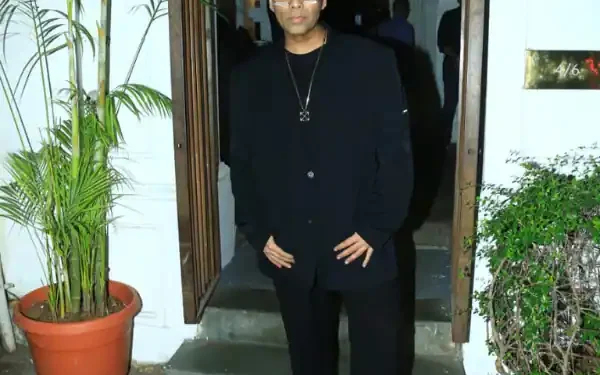 करण जौहर पार्टी: करण जौहर की पार्टी में उमड़े सितारे, शाहरुख के लाडले आर्यन खान के लुक ने खींचा सबका ध्यान