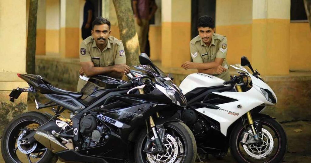भारतीय पुलिस विजय डेटोना 675 कावासाकी Z800