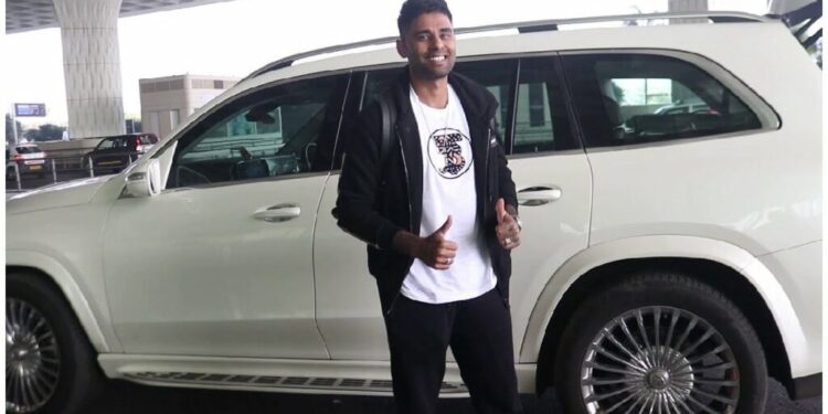 सूर्य कुमार यादव अपनी मर्सिडीज GLS 400d के साथ
