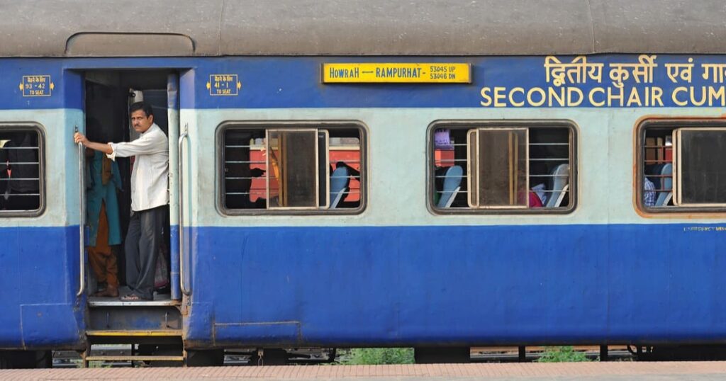 ट्रेन में 2S सीट - यहाँ भारतीय रेलवे में दूसरी सिटिंग के बारे में सब कुछ है