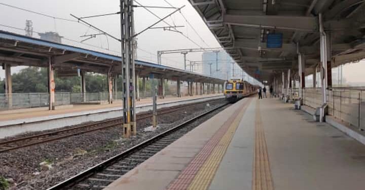 'सुगम्य भारत अभियान' के तहत 597 स्टेशनों को लिफ्ट और एस्केलेटर के साथ दिव्यांगों के अनुकूल बनाया गया