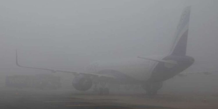 कोहरे के कारण दृश्यता कम हुई, दिल्ली के आईजीआई हवाईअड्डे पर कई उड़ानों में देरी हुई