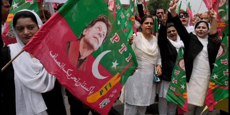 पाकिस्तान: इमरान खान की पीटीआई समर्थित उम्मीदवार आधिकारिक तौर पर सुन्नी इत्तेहाद परिषद में शामिल हो गए