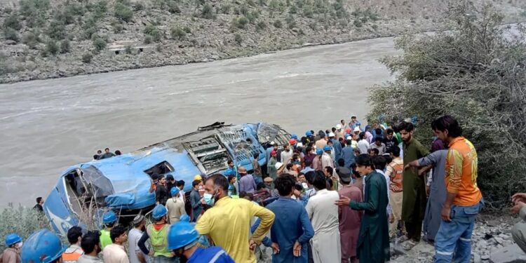 पाकिस्तान: खैबर पख्तूनख्वा के हरिपुर जिले में बस के खड्ड में गिरने से 10 लोगों की मौत