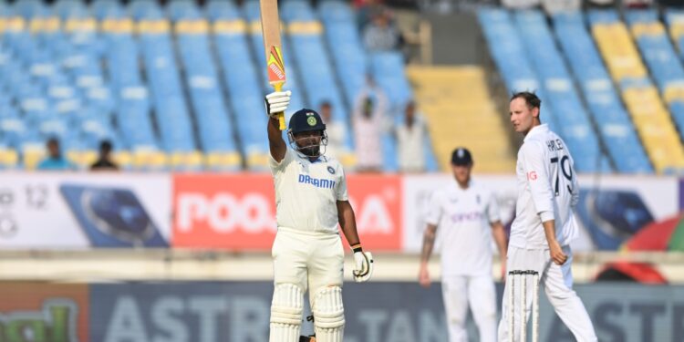 सरफराज खान ने भारत बनाम इंग्लैंड तीसरे टेस्ट के दौरान पदार्पण पर विश्व रिकॉर्ड बनाया