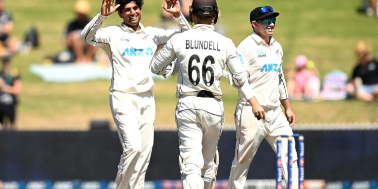 हैमिल्टन टेस्ट के शुरुआती दिन गेंदबाजों ने न्यूजीलैंड को दक्षिण अफ्रीका पर बढ़त दिला दी