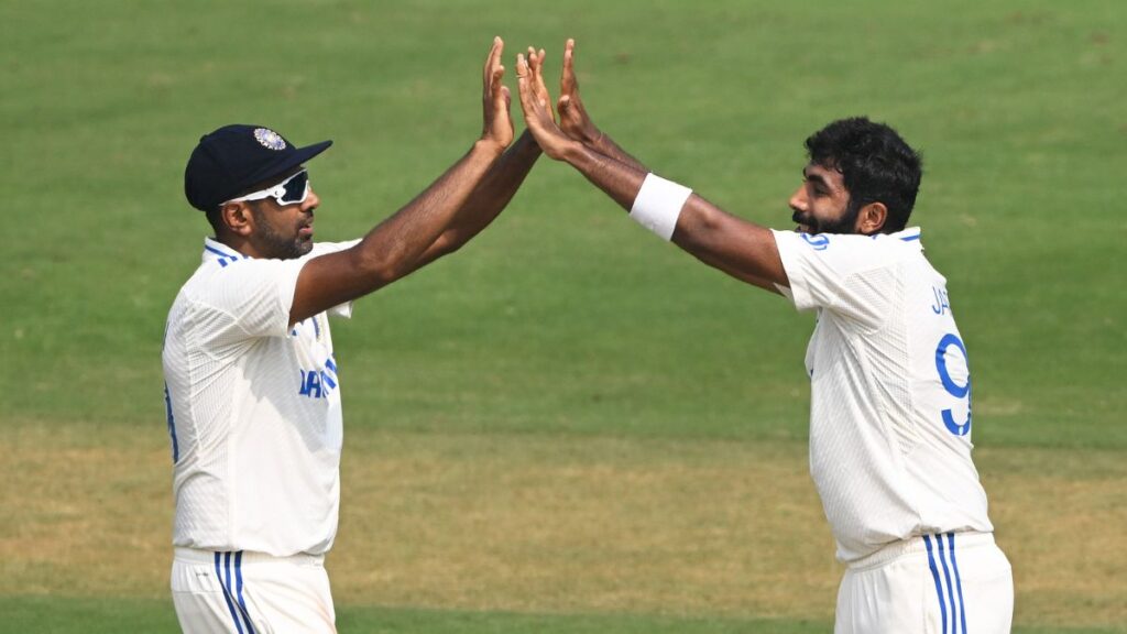 आईसीसी टेस्ट रैंकिंग में रविचंद्रन अश्विन, जसप्रीत बुमराह को पछाड़कर नंबर 1 गेंदबाज बन गए