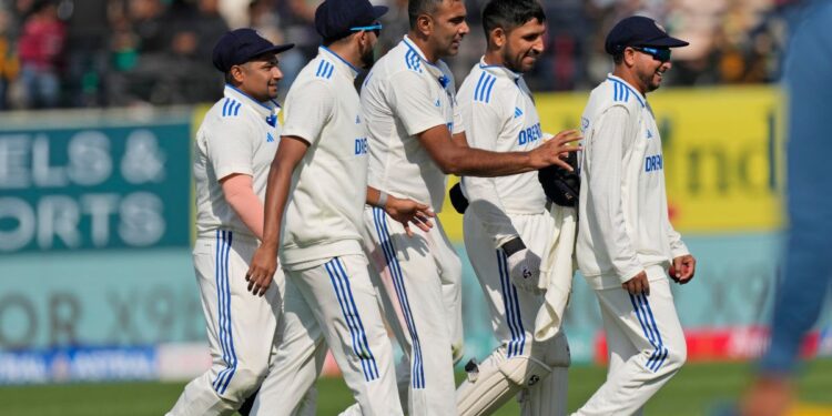 IND vs ENG: दमदार ऑलराउंड प्रदर्शन ने धर्मशाला टेस्ट के पहले दिन भारत को दिलाई बढ़त