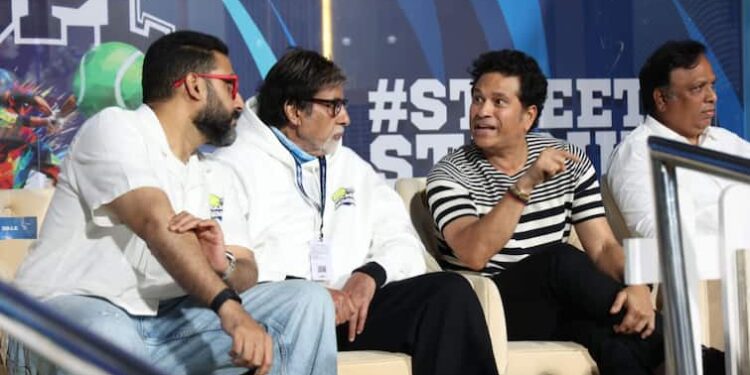 ISPL 2024 के फाइनल में अभिषेक बच्चन के साथ दिखे अमिताभ बच्चन;  बिग बी ने एक्स पर शेयर की तस्वीरें