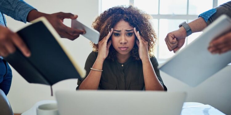 आत्म-देखभाल से लेकर दिमागीपन तक: महिलाओं के लिए कार्यस्थल पर तनाव, चिंता को दूर करने के लिए 5 युक्तियाँ