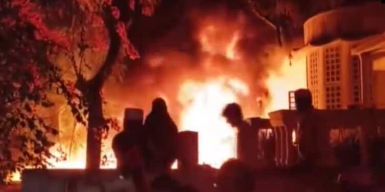 हैदराबाद के टोलीचौकी में तेल गोदाम में भीषण आग, किसी के हताहत होने की खबर नहीं