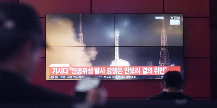 उत्तर कोरिया का दूसरा सैन्य जासूसी उपग्रह कक्षा में स्थापित करने का प्रयास विफल, हवा में ही विस्फोट हो गया