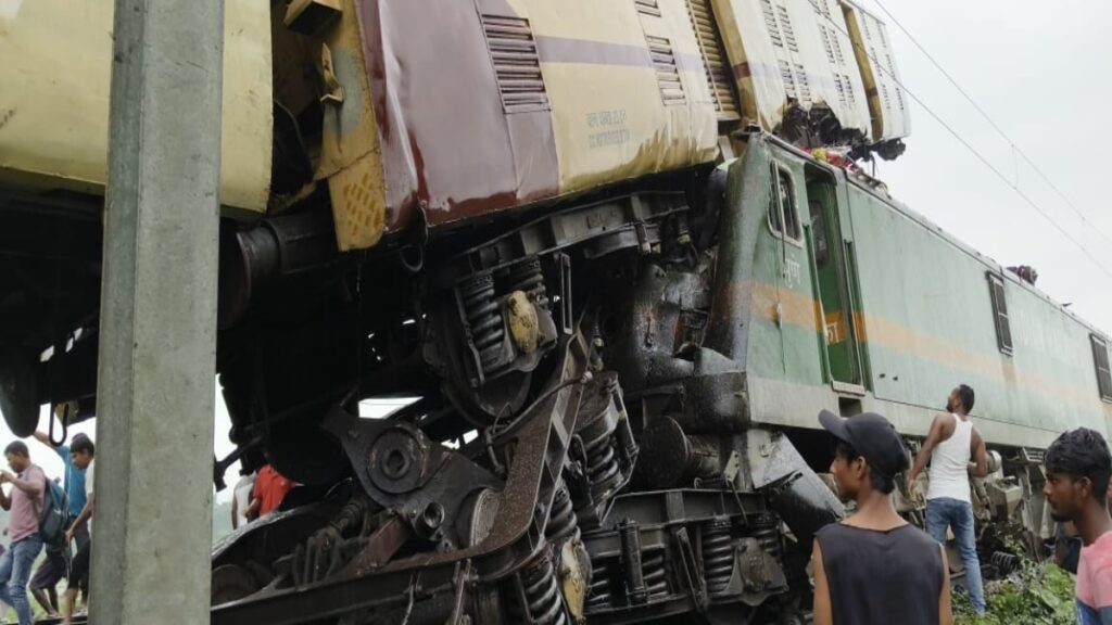 रेल मंत्रालय ने कंचनजंघा रेल दुर्घटना की जांच के लिए टीम गठित की