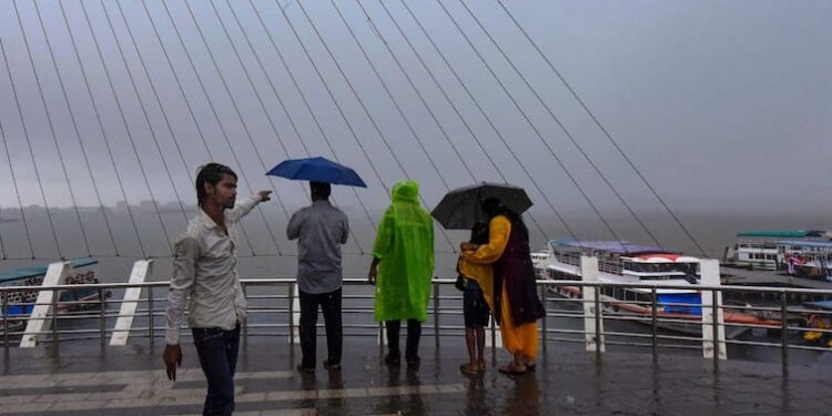Weather Updates IMD Warns Of Heavy Rains In These States 17 Heat-Related Deaths In Delhi IMD Warns Of Heavy Rains In Maha, Karnataka & Northeast, 17 Heat-Related Deaths In Delhi — Weather Updates