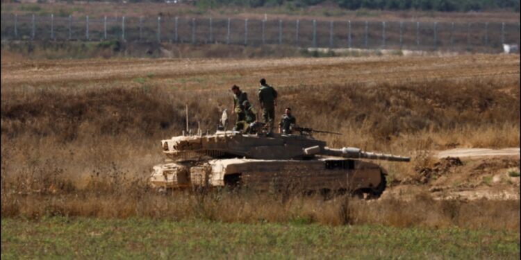 गाजा में राफा पर इजरायली सेना के बढ़ते आक्रमण के कारण दो शरणार्थी शिविरों में 17 लोगों की मौत