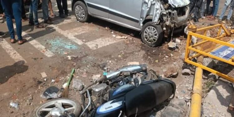 Road crash Kolhapur accident Car crash Maharashtra news Speeding Car Crashes Into Multiple Bikes At Crossing In Maharashtra