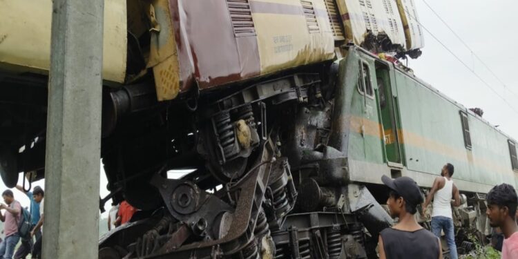 रेल मंत्रालय ने कंचनजंघा रेल दुर्घटना की जांच के लिए टीम गठित की
