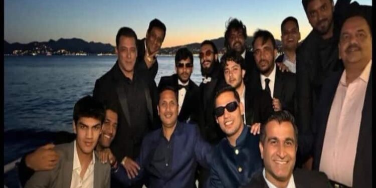 Salman Khan Ranveer Singh MS Dhoni Night Out Ambani Cruise See Photo Salman Khan, Ranveer Singh, And MS Dhoni Spotted On Boys
