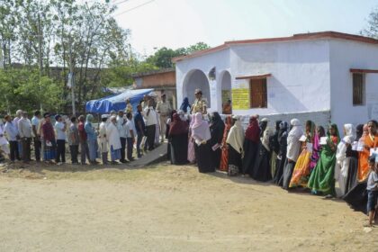 Lok Sabha Elections 2024: Long queues at polling stations, voting taking place on 102 seats - India TV Hindi