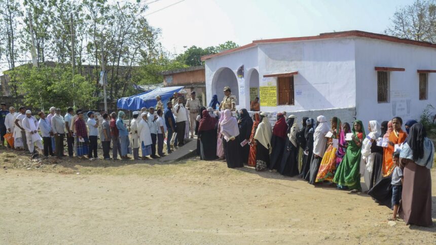 Lok Sabha Elections 2024: Long queues at polling stations, voting taking place on 102 seats - India TV Hindi