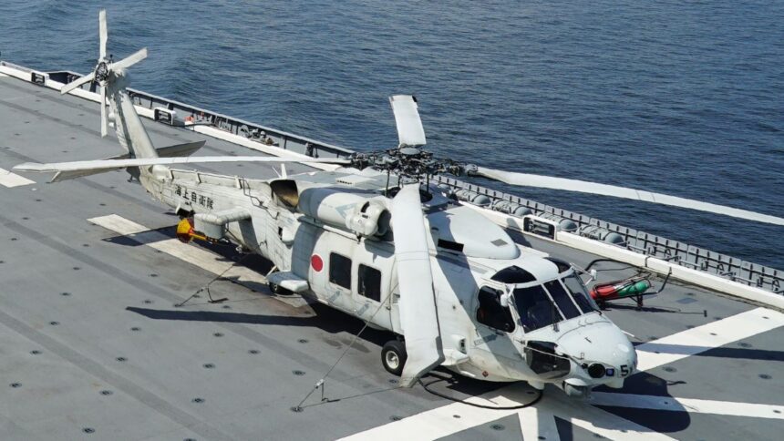 2 Japanese Navy helicopters crash in the South Pacific Ocean, 1 dead and 7 missing - India TV Hindi