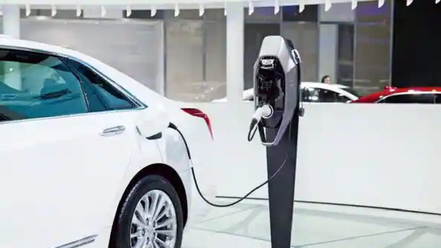 Adani joins hands with MG Motor, will set up EV charging stations across the country - India TV Hindi