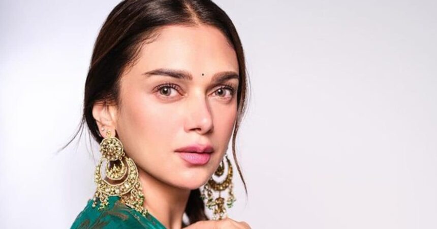 Aditi Rao Hydari, who was going places for the promotion of Heeramandi, got stuck in the flight at 12 o'clock in the night, said- 'I am watching the circus'