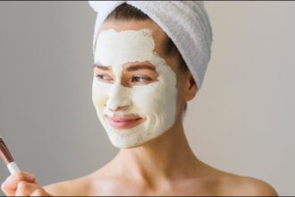 Applying curd and gram flour mixed on the face gives these benefits, blemishes and spots start reducing - India TV Hindi