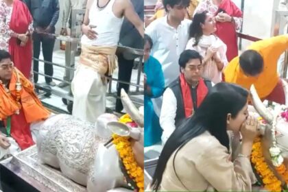 Ashutosh Rana reached Ujjain Mahakaleshwar temple, seen engrossed in Shiva devotion - India TV Hindi
