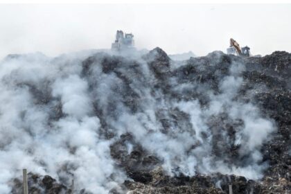Burning sensation in eyes, suffocation...Delhi suffocated due to smoke from Ghazipur landfill.