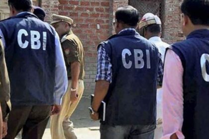 CBI in action, three including government assistant drug controller arrested for taking bribe - India TV Hindi