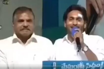 CM Jaganmohan Reddy said such a thing in the meeting, the minister cried in front of the public - India TV Hindi