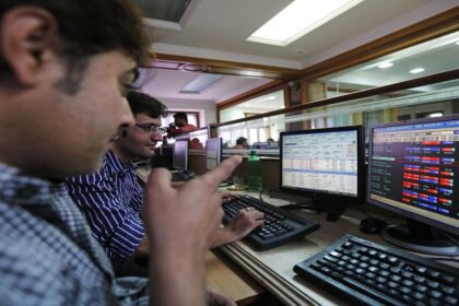 Chaos in the stock market, Sensex closed with a dip of 793 points, Nifty came at 22,519 - India TV Hindi