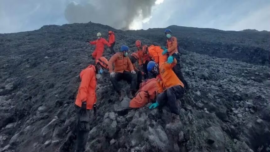 Chinese woman had to pose near the volcano, died painfully - India TV Hindi