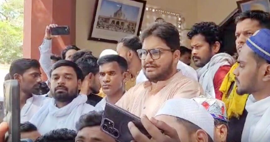 Crowd gathered at Mukhtar Ansari's house on Eid, son Umar said, 'I am sad about my father's death but...'