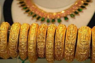 Demand for gold is not decreasing even after crossing Rs 70,000, increased by 8% in March - India TV Hindi