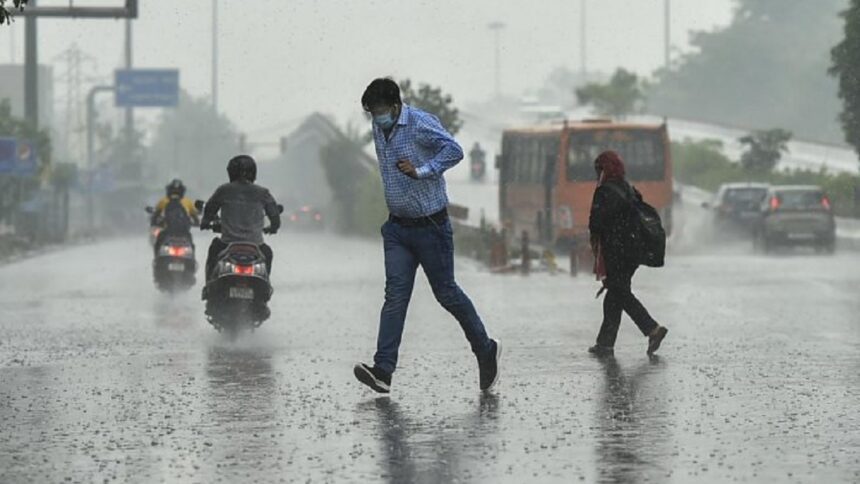 Heavy rain in Delhi NCR, people got relief from scorching heat - India TV Hindi