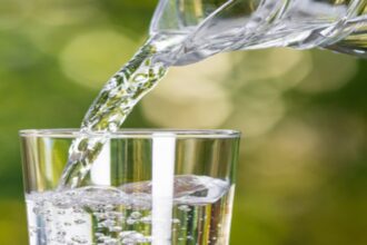 How Much Water To Drink In Summer: How much water should one drink in summer and can too much water cause harm to the body?  Know the answers to both these questions, Know how much water you need to drink in summer as it can give you ailments too