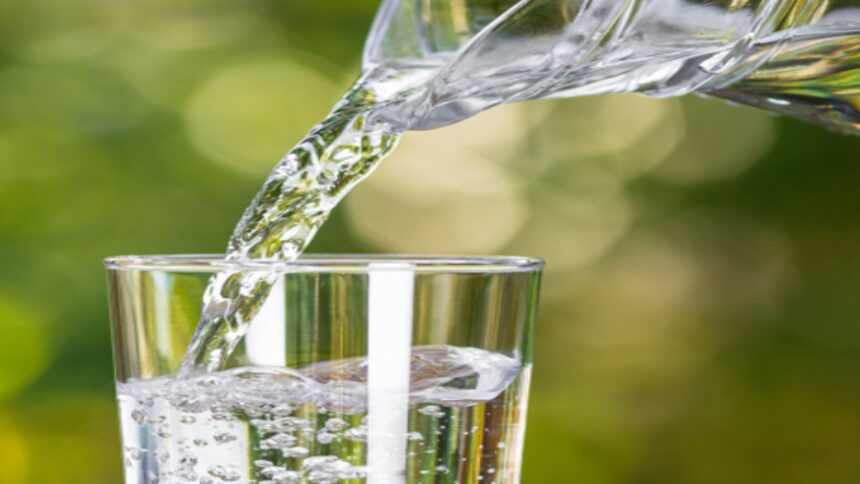How Much Water To Drink In Summer: How much water should one drink in summer and can too much water cause harm to the body?  Know the answers to both these questions, Know how much water you need to drink in summer as it can give you ailments too