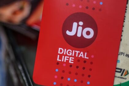 Jio's most popular plan for 30 days, you will get 2.5GB data every day and much more - India TV Hindi