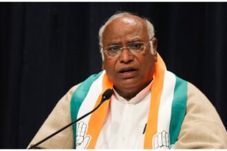 Kharge will take the final decision on who Congress will field as its candidate in Rae Bareli and Amethi - India TV Hindi