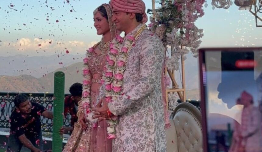 'Love Aaj Kal' actress got married, husband kept looking at the bride in pink dress - India TV Hindi