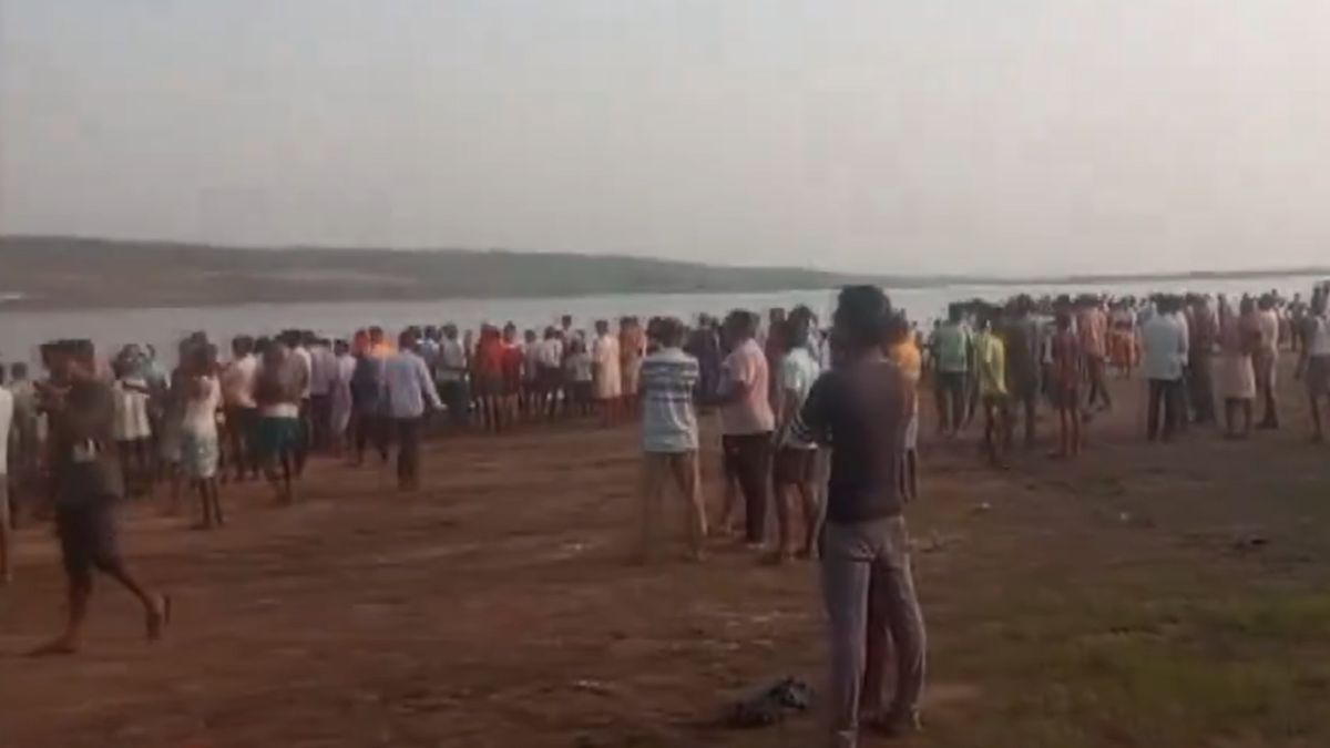 Major accident in Mahanadi, 7 died when boat capsized, more than 50 people were on board - India TV Hindi