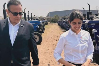 Navya Naveli Nanda reached father's tractor factory, checked ground reality, shared pictures with businessman