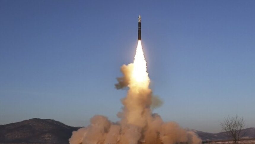 North Korea again fired dangerous missile into the sea, South Korea in tension - India TV Hindi