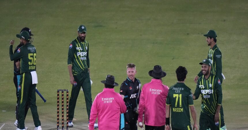 Pak vs Nz: First T20 ended in just 2 balls, 1 wicket also fell, due to which the match was stopped